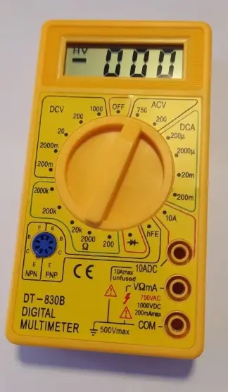 Multímetro digital Century con cables desmontables